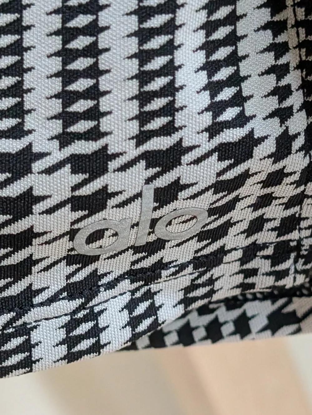 ALO Yoga Houndstooth Jacquard Mini Skort In Black/White - S